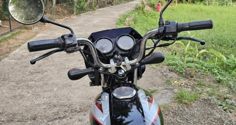 BAJAJ CT100 2010