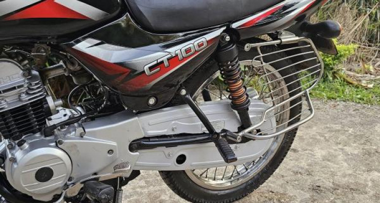 BAJAJ CT100 2010