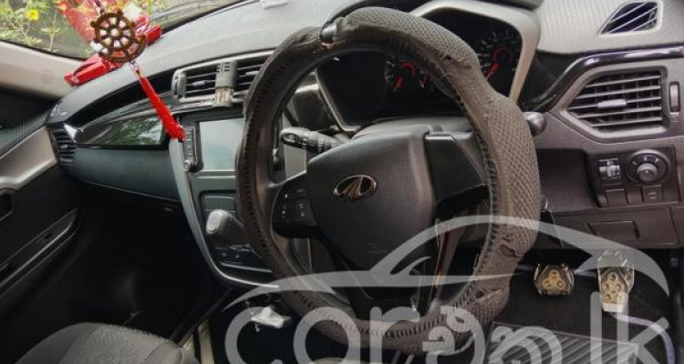 MAHINDRA KUV100 2021