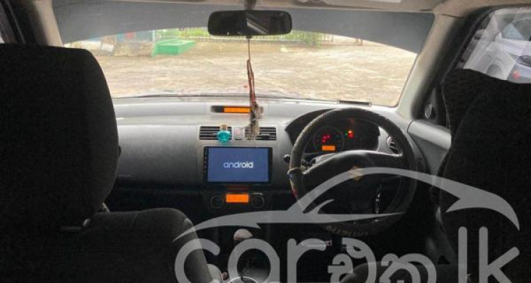 SUZUKI SWIFT 2004
