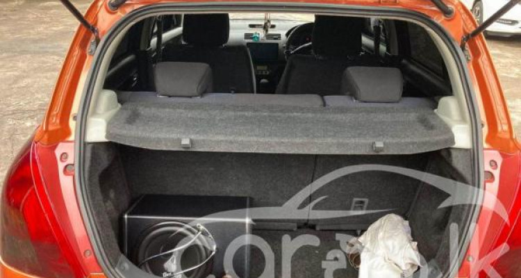 SUZUKI SWIFT 2004