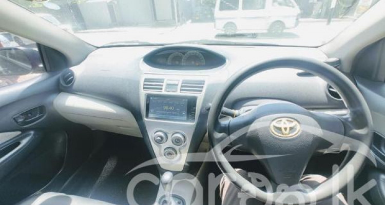 TOYOTA YARIS 2008