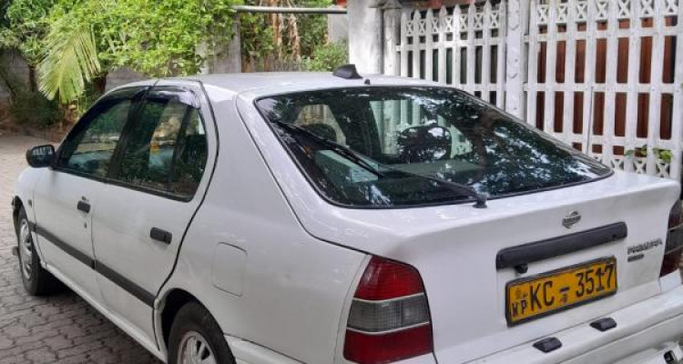 NISSAN PRIMERA 1995