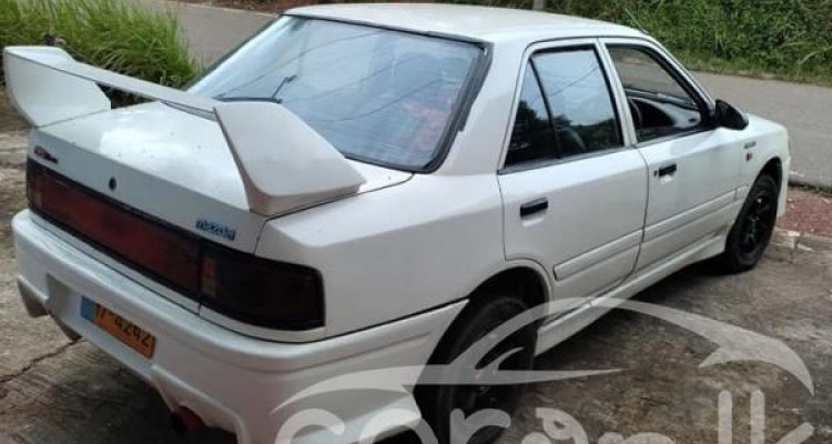 MAZDA FAMILIA 323 1990