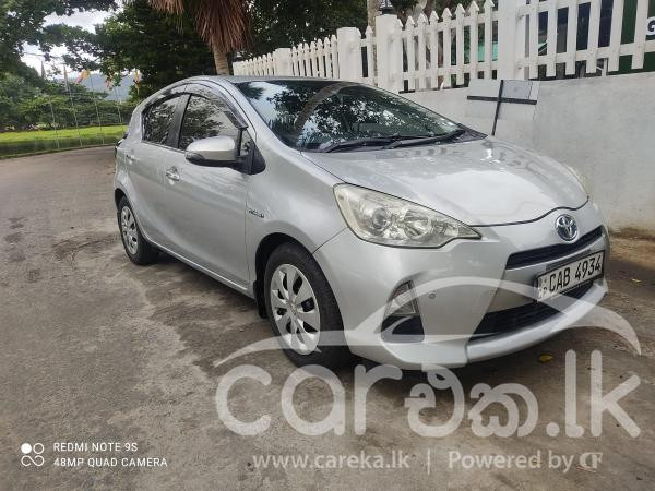 TOYOTA AQUA 2012