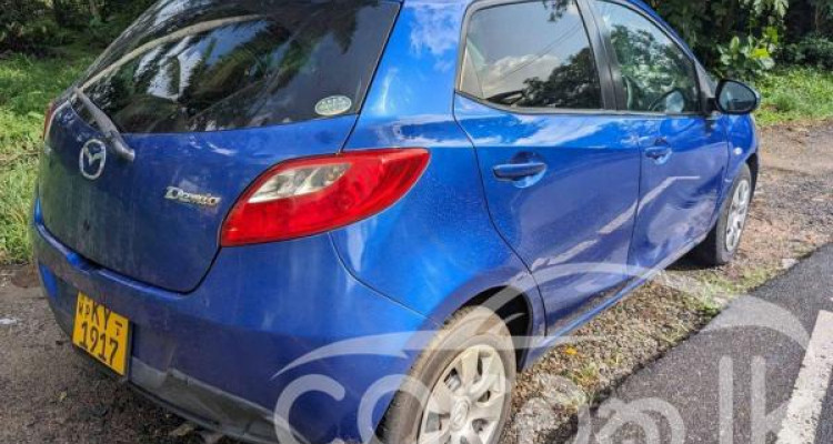 MAZDA DEMIO 2010