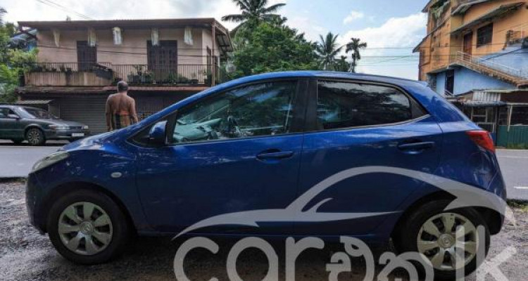 MAZDA DEMIO 2010