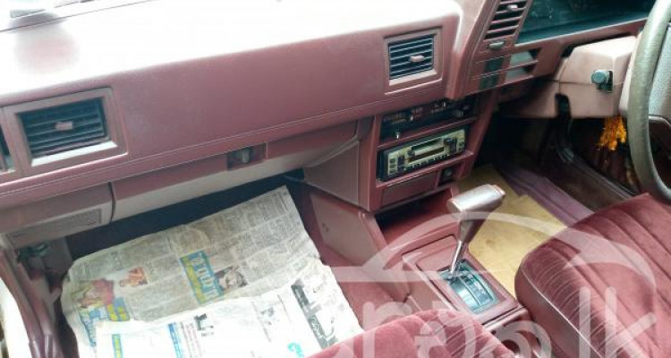 NISSAN LAUREL 1987