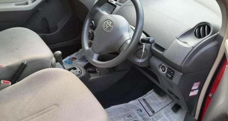 TOYOTA VITZ 2010