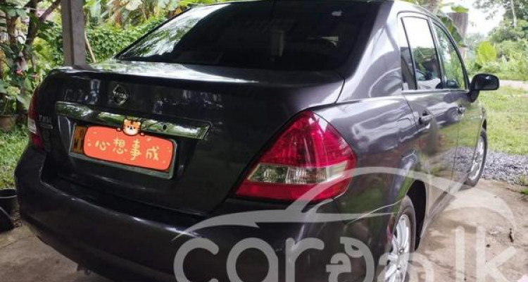 NISSAN TIIDA 2008