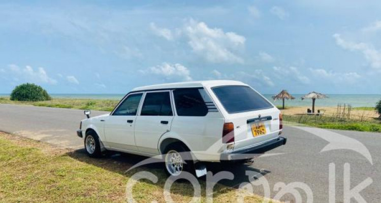 TOYOTA COROLLA DX WAGON KE72 1985