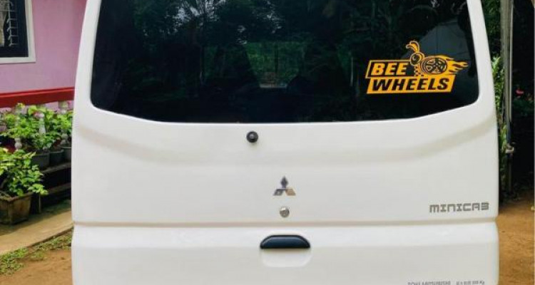 MITSUBISHI MINICAB 1999