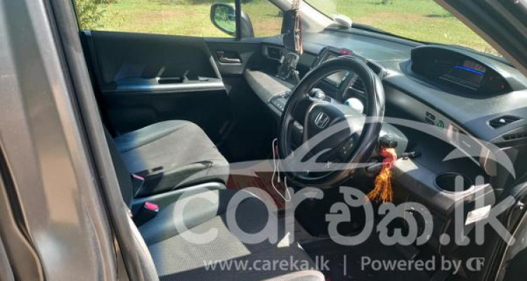 HONDA FREED 2012