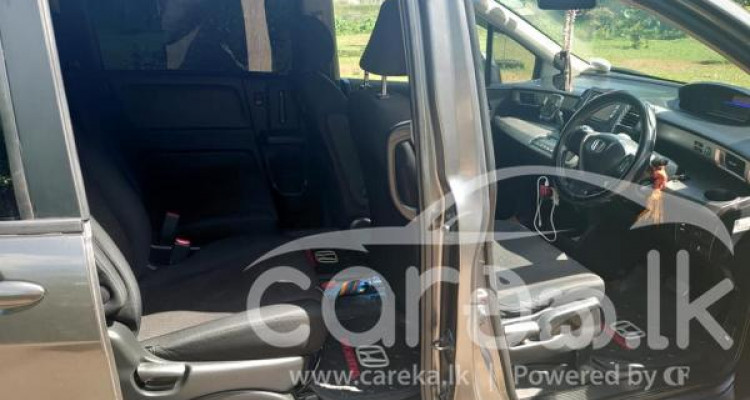 HONDA FREED 2012