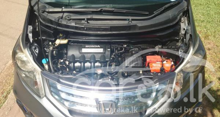 HONDA FREED 2012