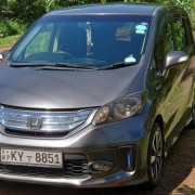 HONDA FREED 2012