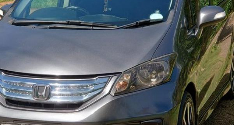 HONDA FREED 2012