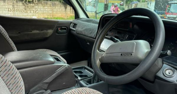 TOYOTA HIACE LH102 1992