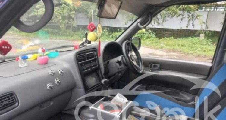 NISSAN SERENA 1992