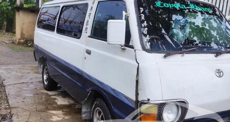 TOYOTA HIACE LH30 1979