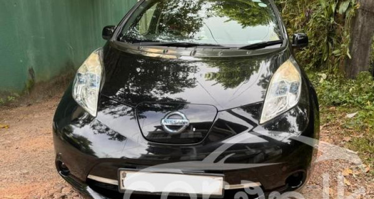 NISSAN LEAF AZEO 2013