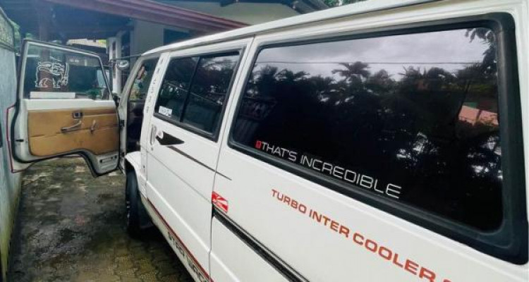 MITSUBISHI DELICA L300 1986