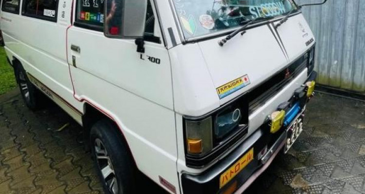 MITSUBISHI DELICA L300 1986