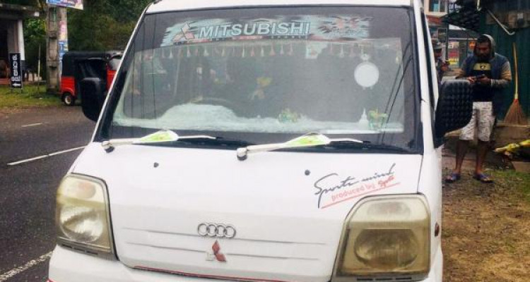 MITSUBISHI MINICAB 1999