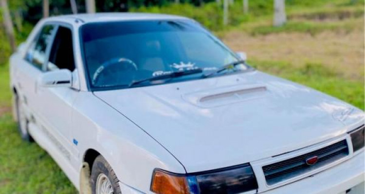 MAZDA FAMILIA 323 1990
