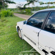 MAZDA FAMILIA 323 1990