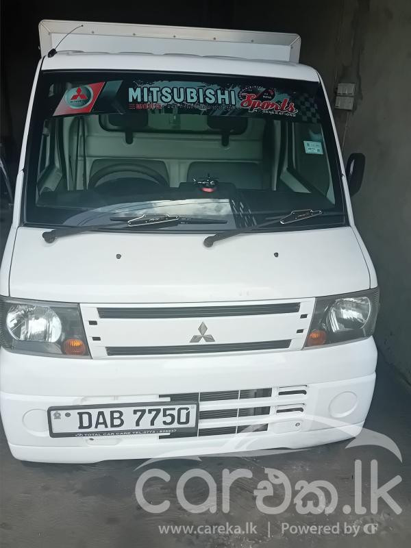 MITSUBISHI BUDDY 2011