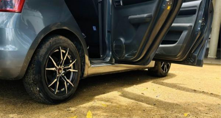 SUZUKI SWIFT 2010