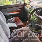NISSAN TIIDA 2004