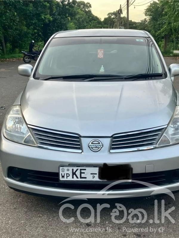 NISSAN TIIDA 2004