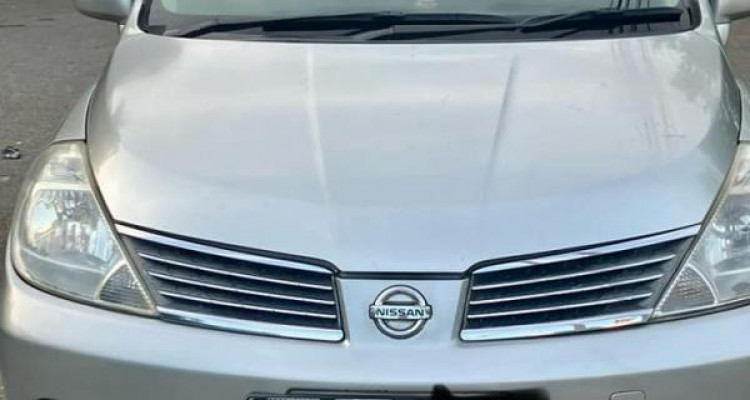 NISSAN TIIDA 2004
