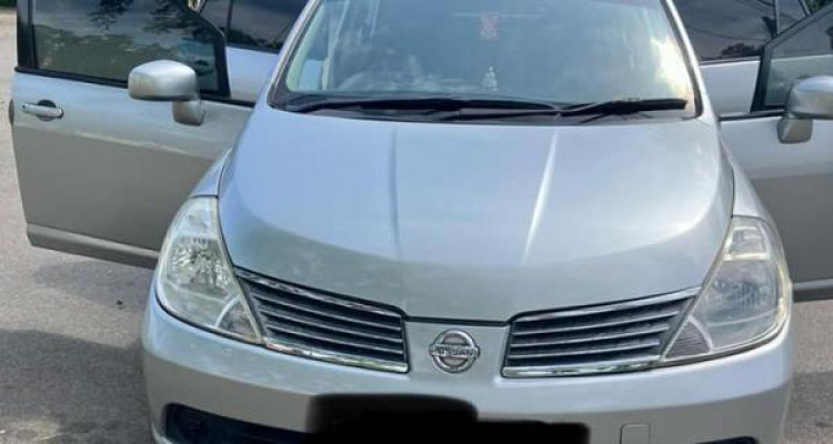 NISSAN TIIDA 2004