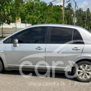 NISSAN TIIDA 2004
