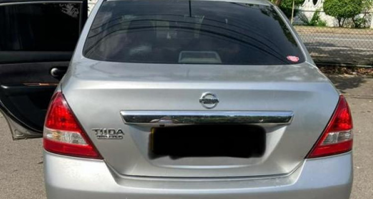 NISSAN TIIDA 2004