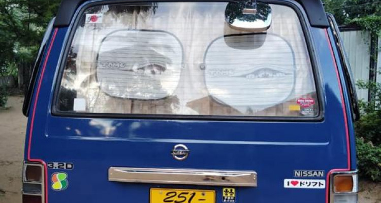 NISSAN CARAVAN 1992