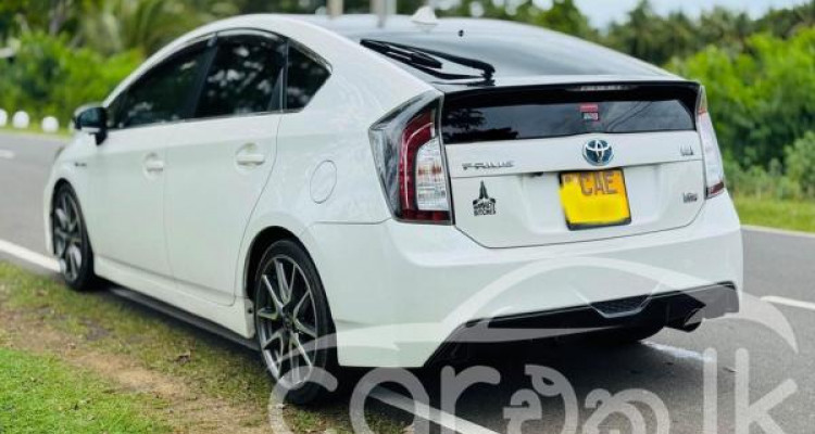 TOYOTA PRIUS 2013