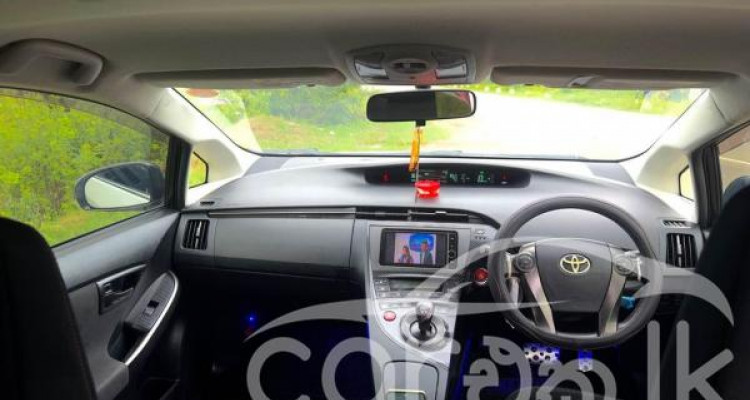 TOYOTA PRIUS 2013