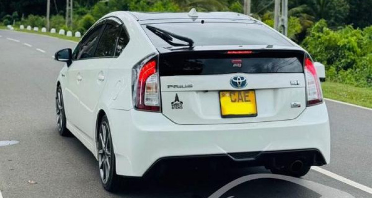 TOYOTA PRIUS 2013
