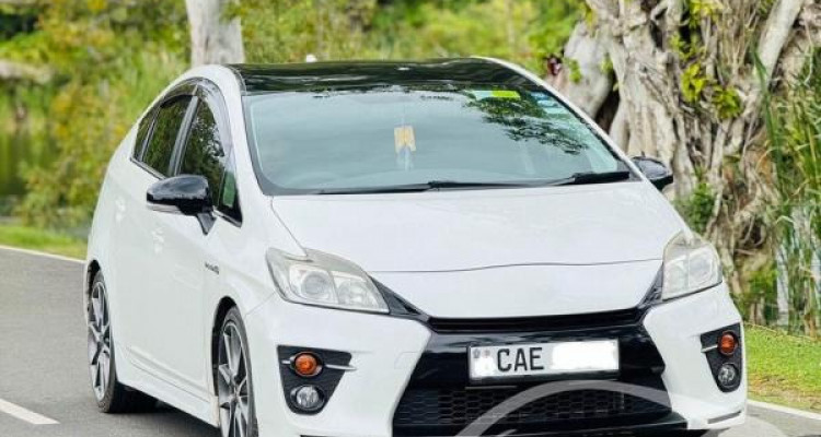 TOYOTA PRIUS 2013