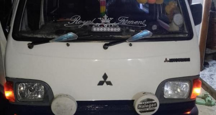 MITSUBISHI MINICAB 1999