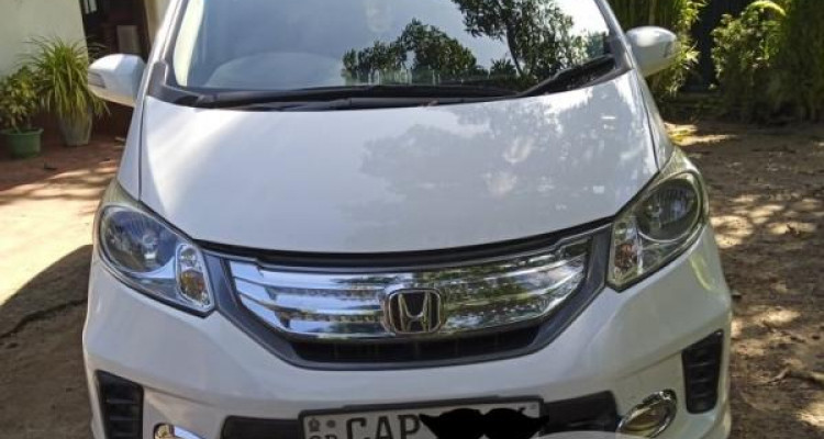 HONDA FREED 2013
