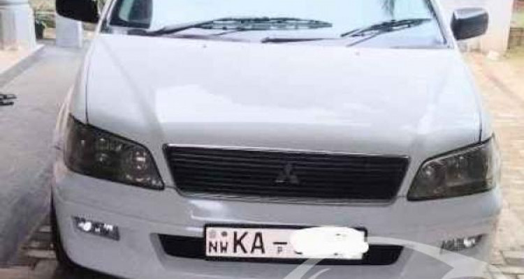 MITSUBISHI LANCER CS2 2001