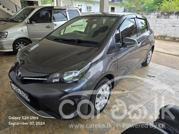 TOYOTA VITZ 2016