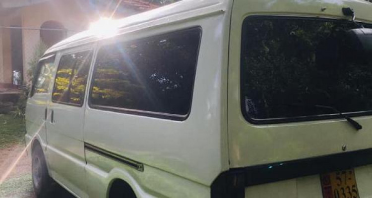 MAZDA BROWNY 1990