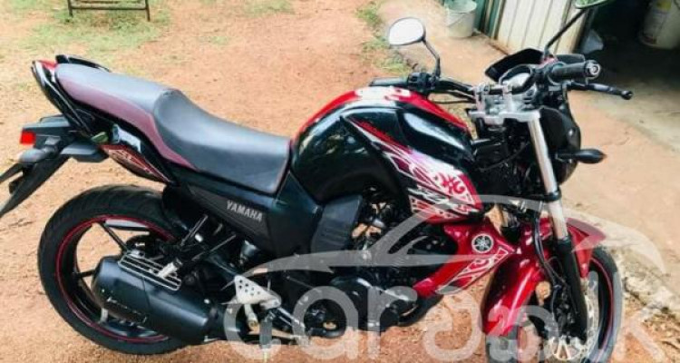 YAMAHA FZ S 2015