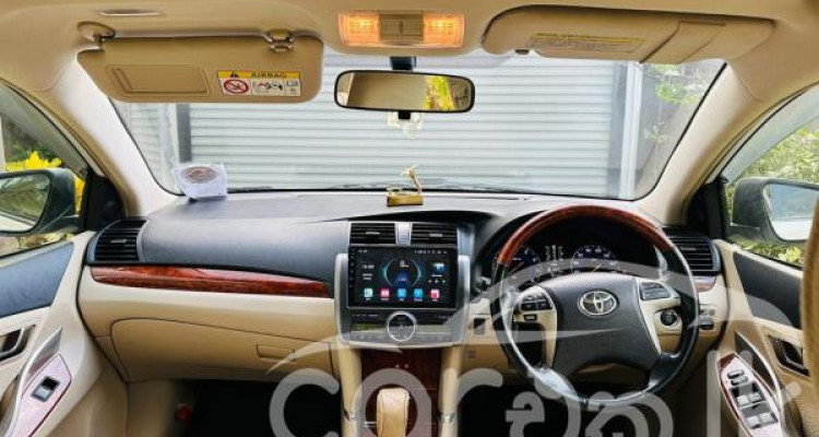 TOYOTA PREMIO 2013
